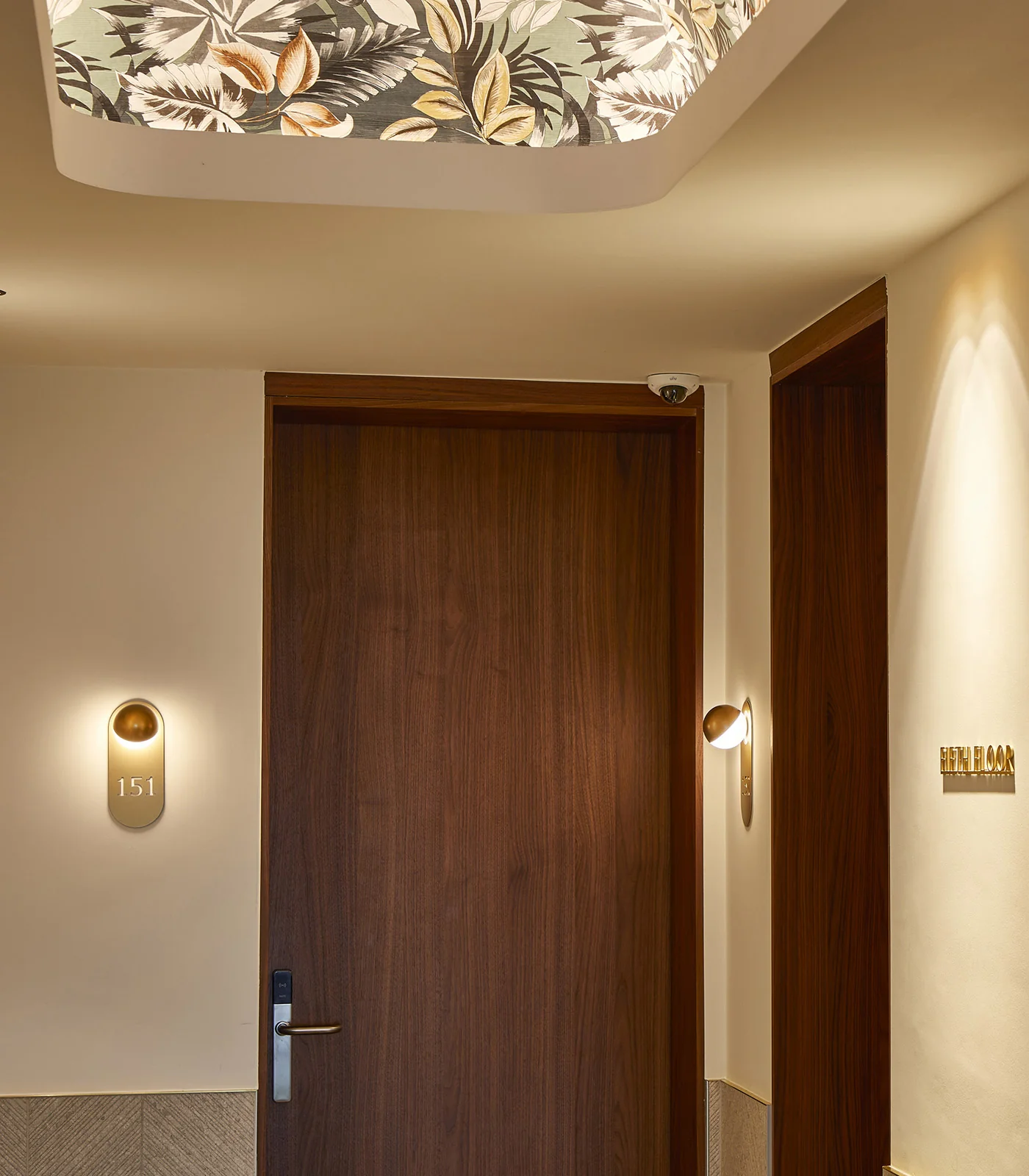 Alfi Long Wall Light - Image 2