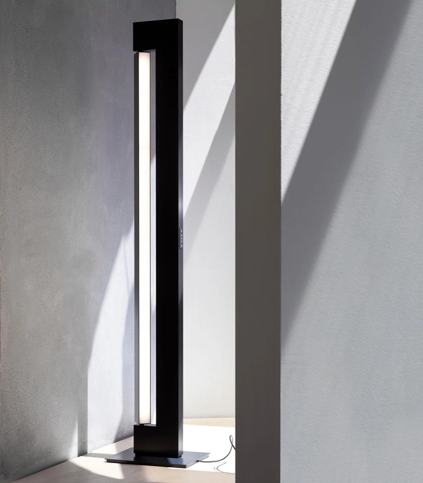 Ara Floor Lamp - Image 4