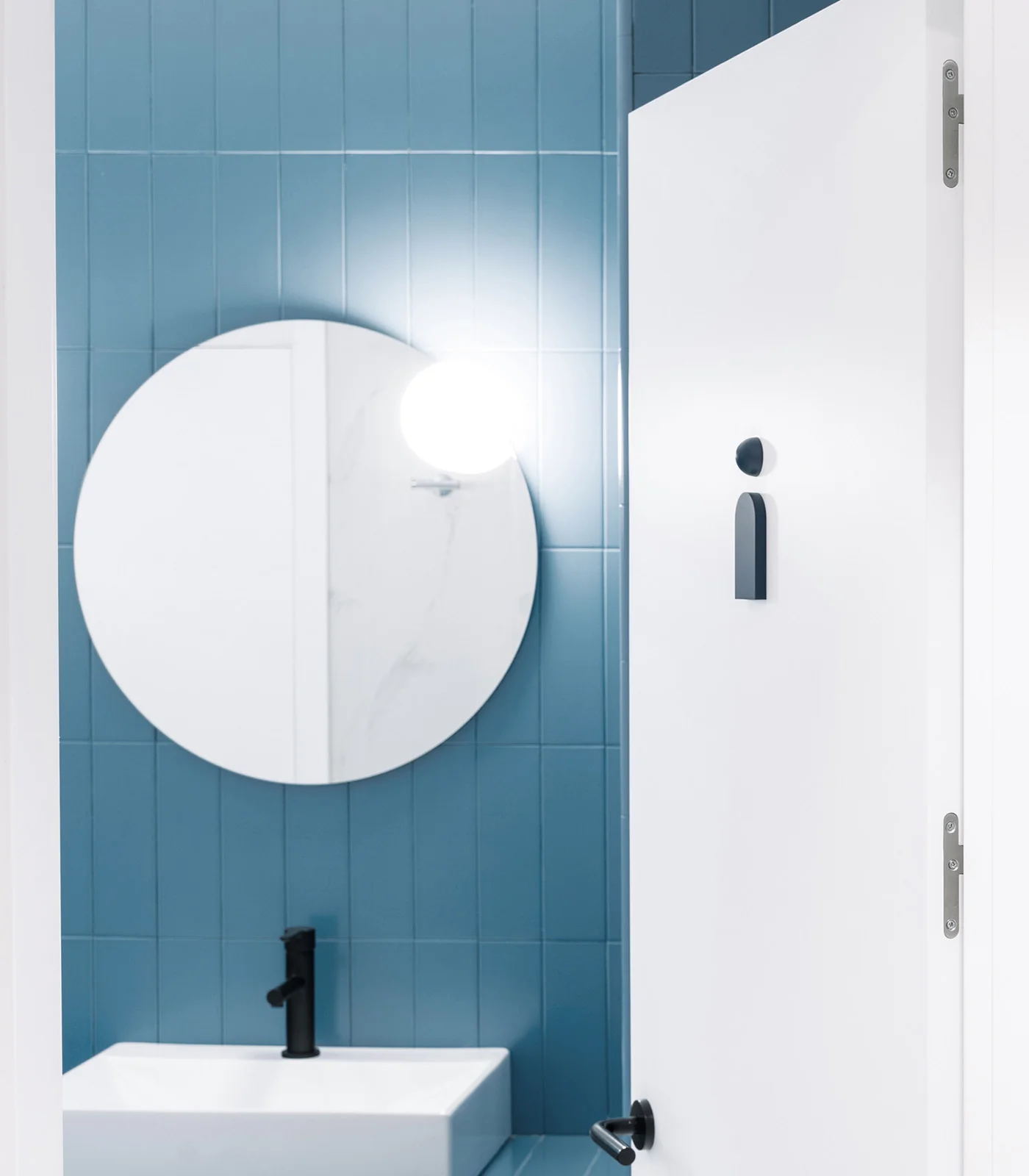 Circ Large Mirror Wall Light - Image 5