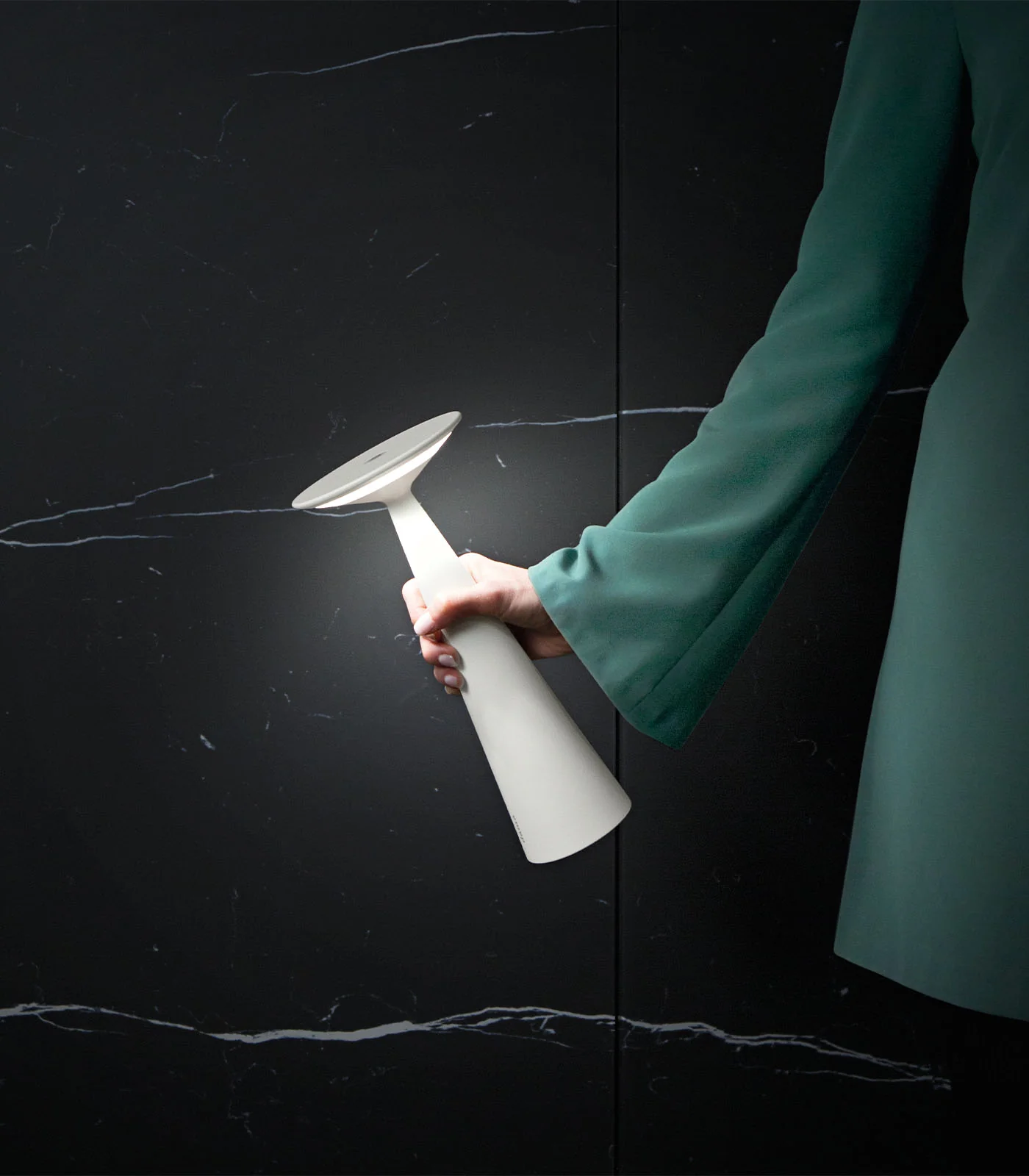 Dama Table Lamp - Image 3