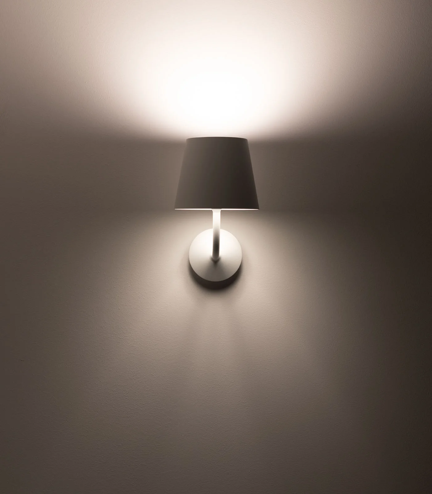 Poldina 230V Wall Light - Image 3