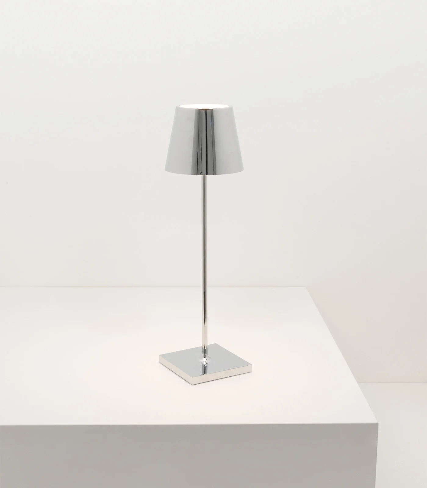 Poldina Metallic Table Lamp - Image 2