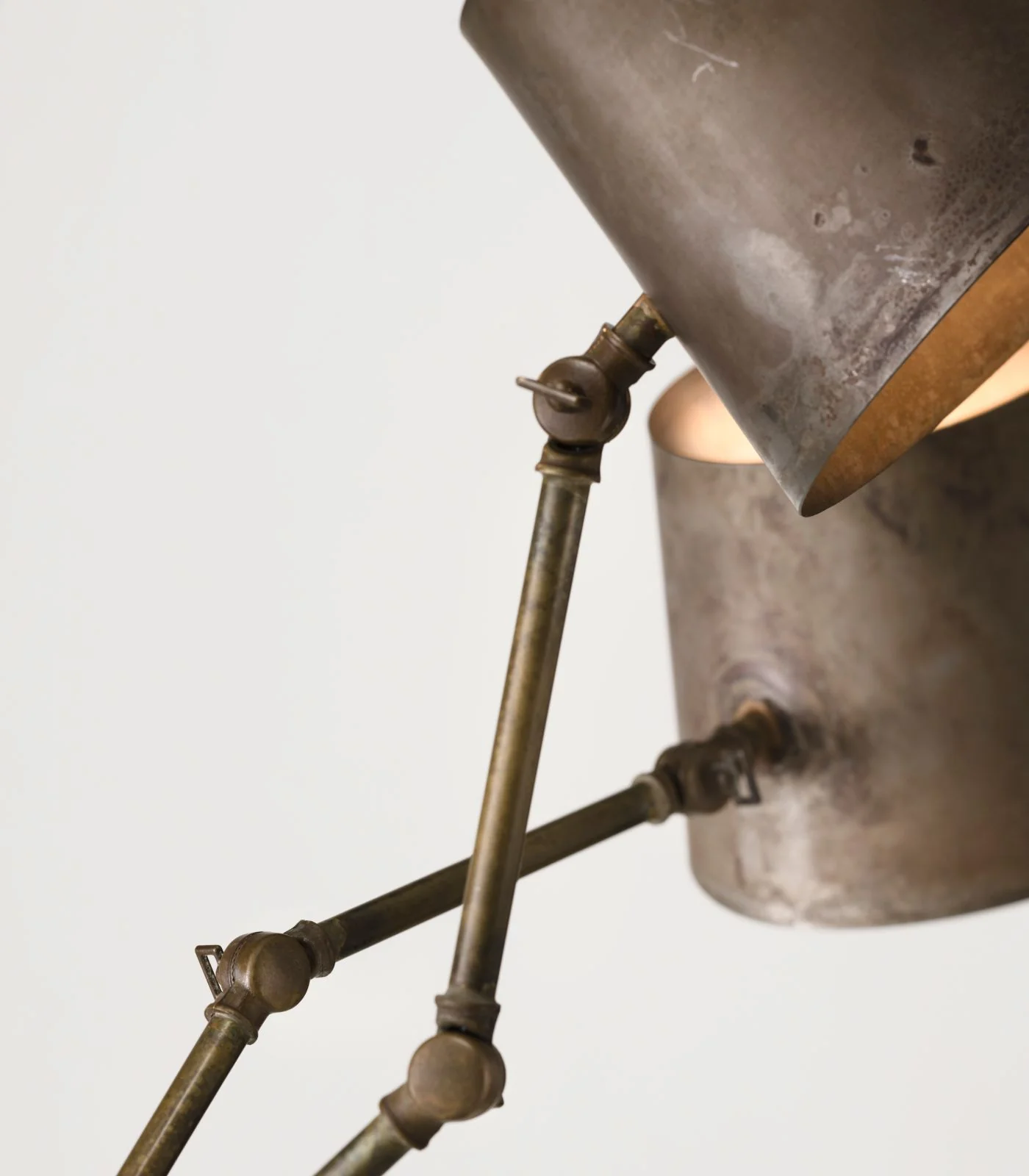 Reporter Chandelier - Image 4