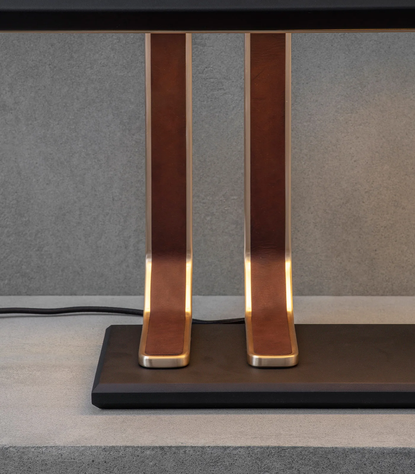 Rinato Console Table Lamp - Image 3