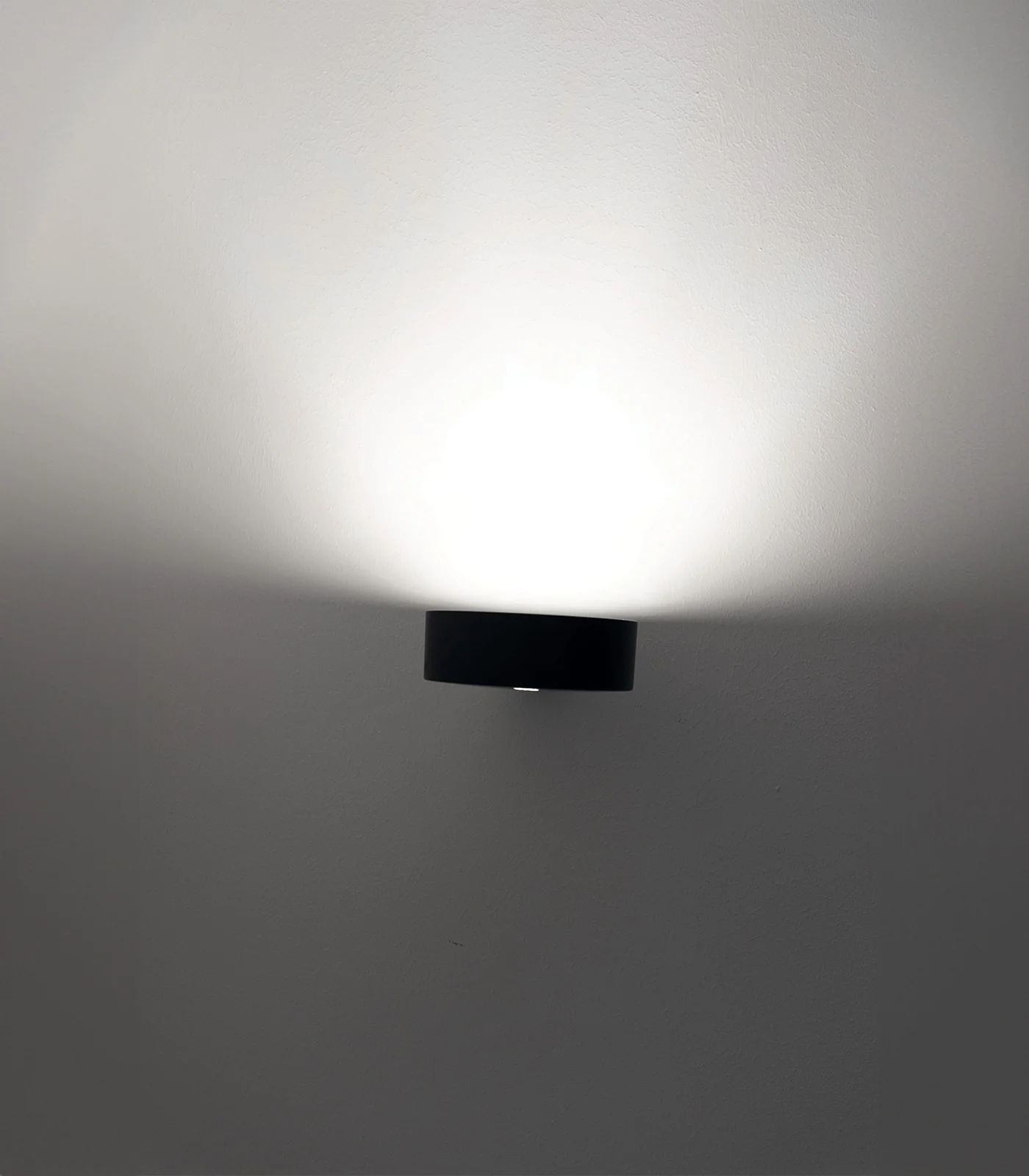 Super O Wall Light - Image 3